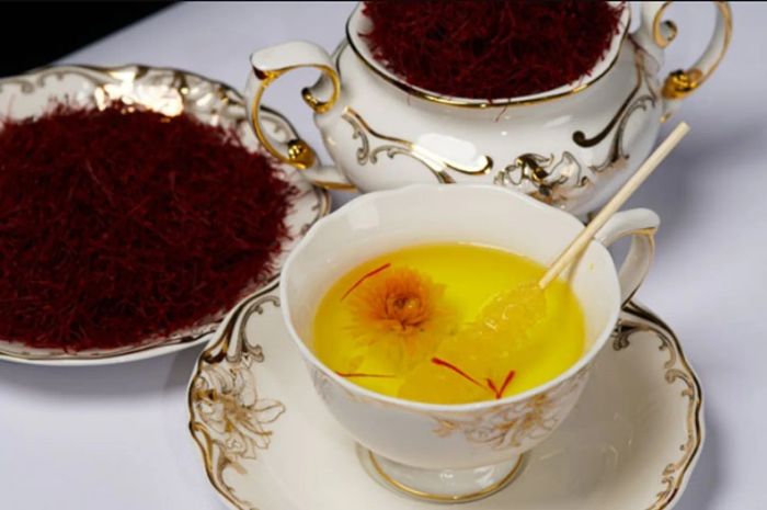 Hướng dẫn uống Saffron với hoa cúc