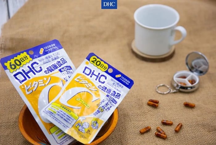 Uống vitamin C DHC một cách không đúng có thể gây ra tình trạng mụn trên da