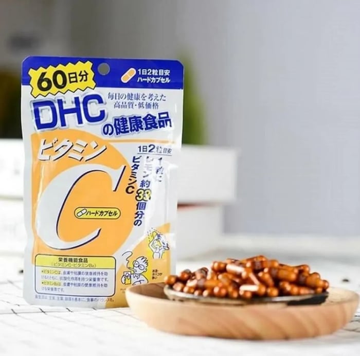 Uống vitamin C DHC sau hoặc trong bữa ăn