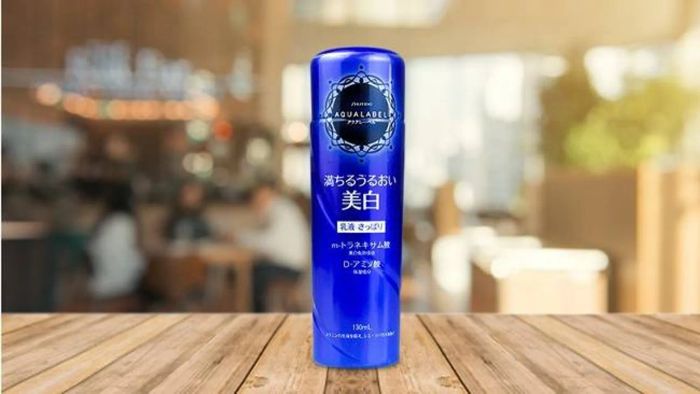 Kem dưỡng ẩm dành cho nam AQUALABEL White-Up Emulsion II từ Nhật Bản