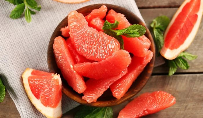 Detox và giảm cân bằng bưởi là một cách tốt để làm sạch cơ thể và tạo cảm giác sảng khoái cho mùa hè.