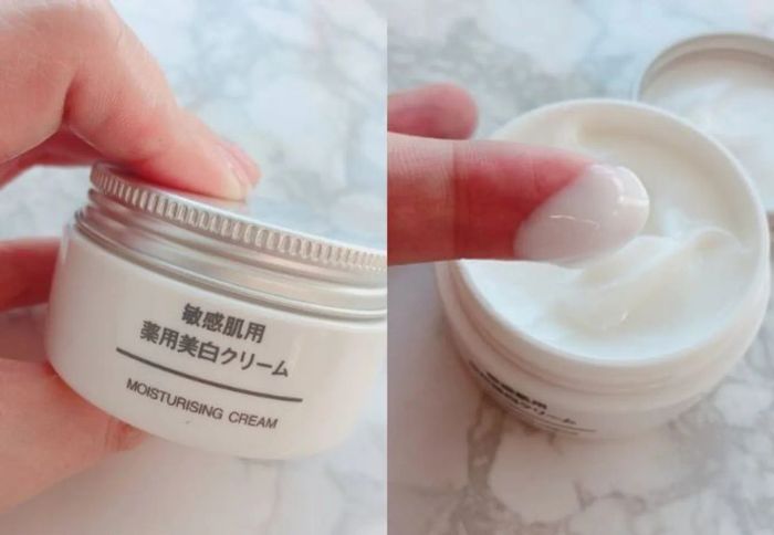 Kem dưỡng ẩm cho da nhạy cảm MUJI Moisturizing Cream từ Nhật Bản