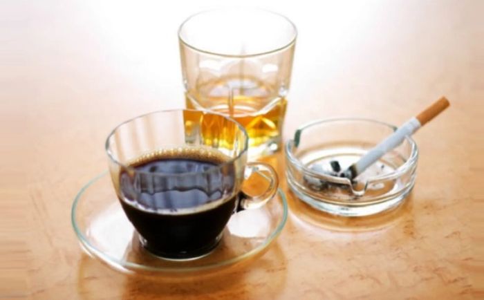 Caffeine và rượu có thể ảnh hưởng không tốt đến chất lượng trứng