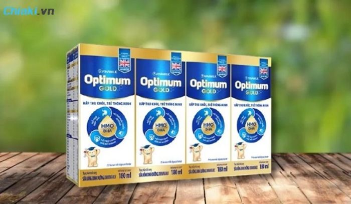 Sữa công thức pha sẵn Vinamilk Optimum Gold cung cấp đầy đủ nguồn dinh dưỡng cho trẻ em.