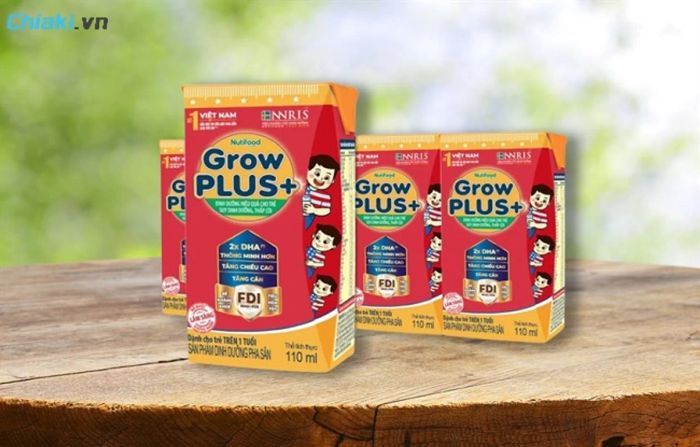 Grow Plus Đỏ - Sữa pha sẵn cho bé 1 tuổi phát triển toàn diện.