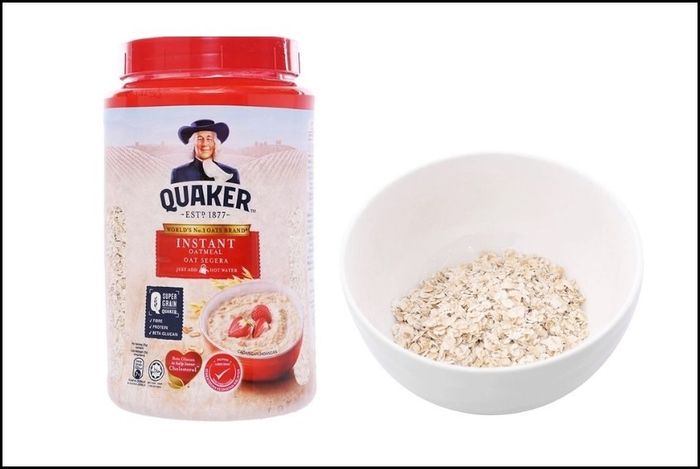 Yến mạch nguyên chất cán dẹt Quaker 600g giúp bổ sung thêm sắt cho trẻ