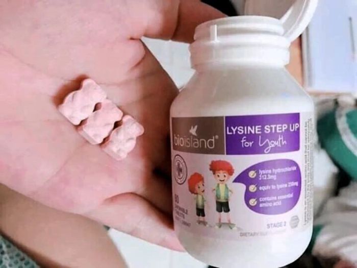 Bio Island Lysine Step Up For Youth là viên nhai, bé cần nhai kỹ trước khi nuốt