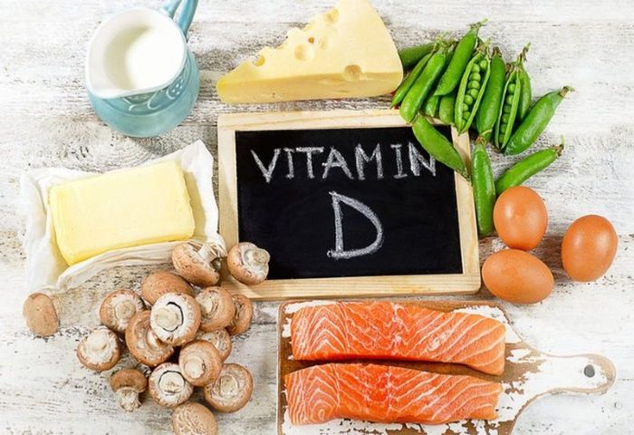 Để biết rụng tóc sau sinh bao lâu thì hết, mẹ cần bổ sung thêm vitamin D.