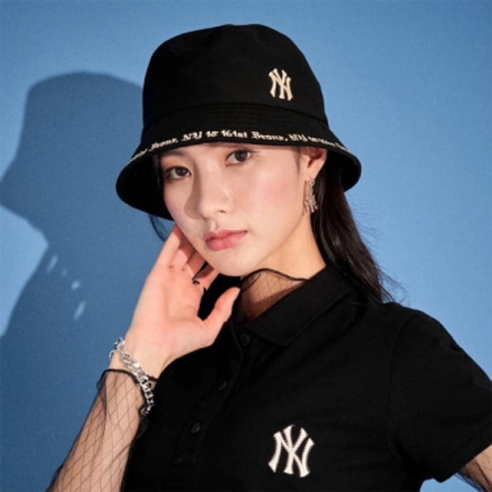 Mũ Nón MLB Gothic Bucket Hat New York Yankees 3AHTHG01N-50BKS màu đen