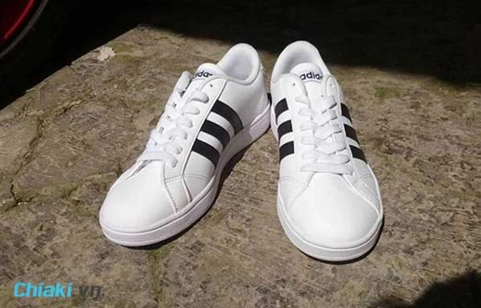 Cách giặt giày Adidas màu trắng