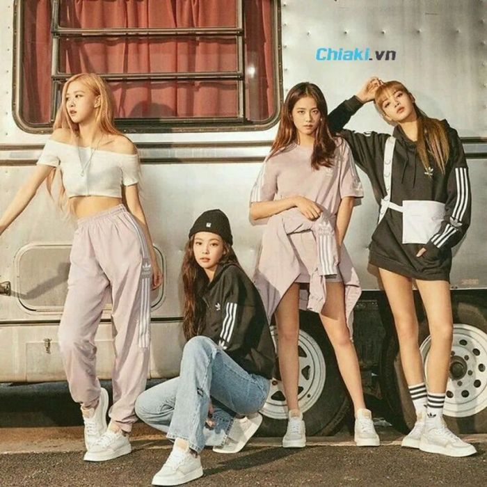 giày adidas blackpink, adidas blackpink shoes, giày adidas jennie, giày adidas blackpink quảng cáo, adidas blackpink supercourt, giày adidas supercourt blackpink, blackpink x adidas