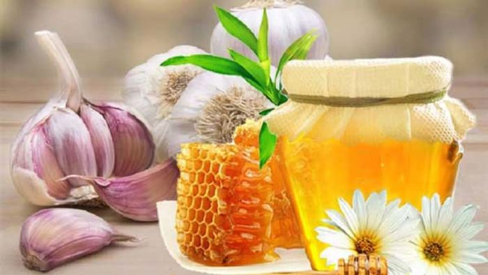 mẹo dân gian chữa ốm nghén với tỏi và mật ong