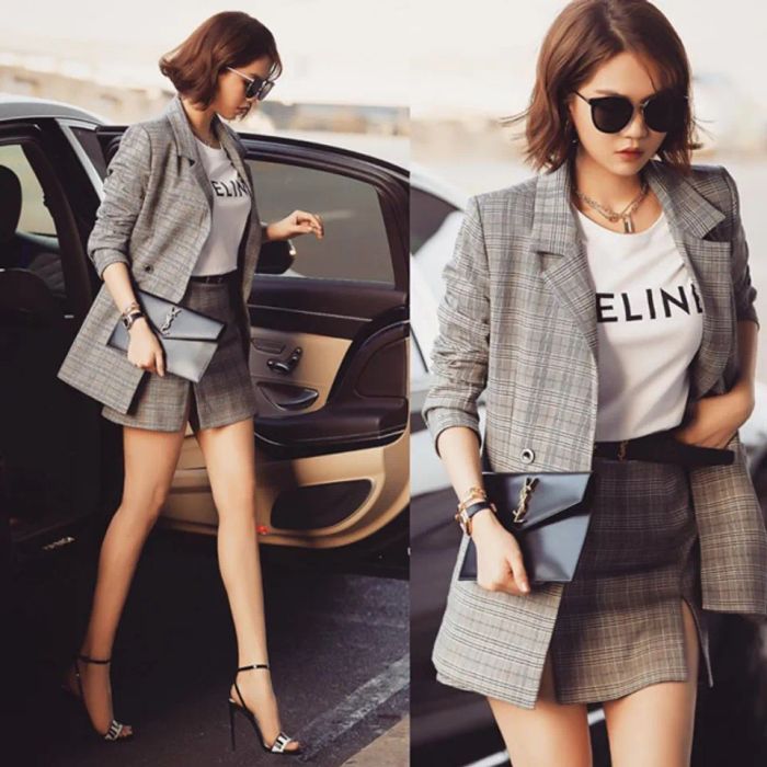 Phối cùng phụ kiện túi đeo