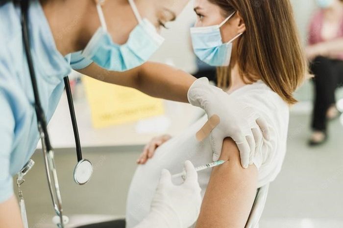 Mẹ có thể tiêm vaccine tăng cường COVID-19 vào bất kỳ thời điểm nào trong thời kỳ mang thai. (Nguồn ảnh: freepik)