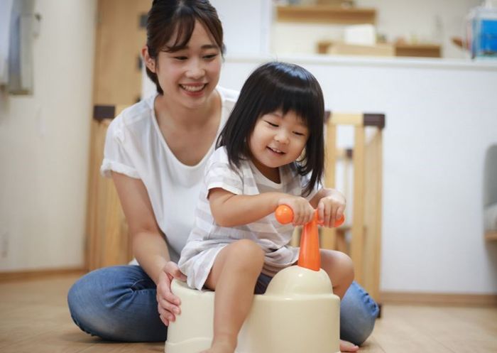 Một số lời khuyên khi tập ngồi bô cho bé. Nguồn từ babycenter