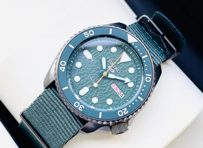 Đồng hồ Seiko 5 Sports Diver SRPD77K1