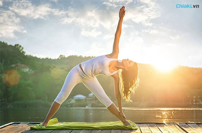 Khi bắt đầu tập Yoga, hãy chọn những động tác đơn giản phù hợp với cơ địa của bạn để tránh cảm giác chán nản.