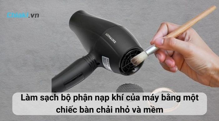 Cách bảo quản và vệ sinh máy sấy tóc treo tường 