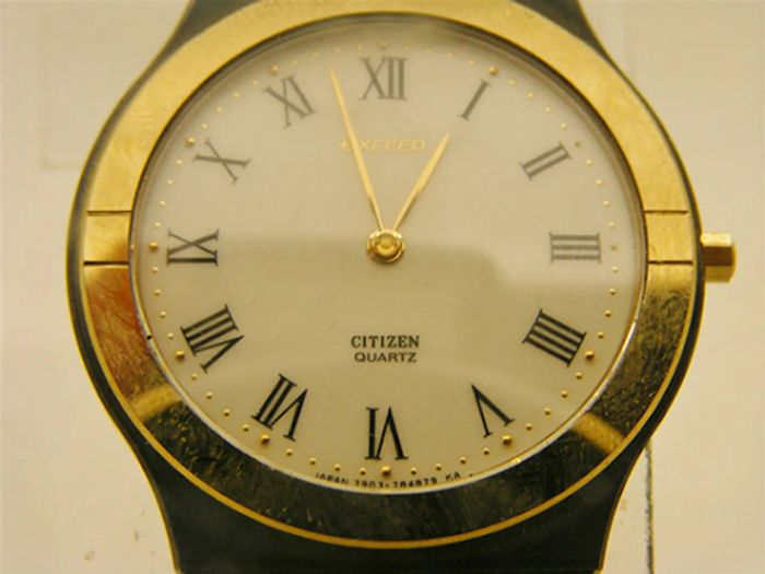 Citizen Exceed Gold siêu mỏng