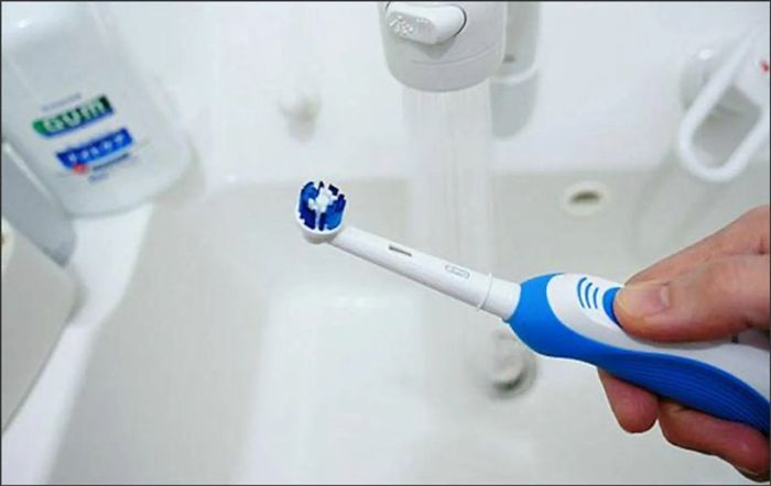 cách vệ sinh và bảo quản bàn chải điện Oral B