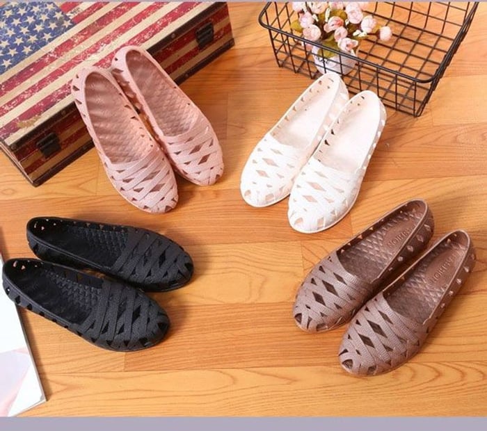 Giày slip-on đi biển cho nữ cá tính