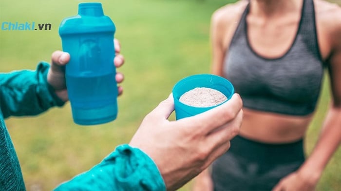 Người mới tập gym cần uống whey không?