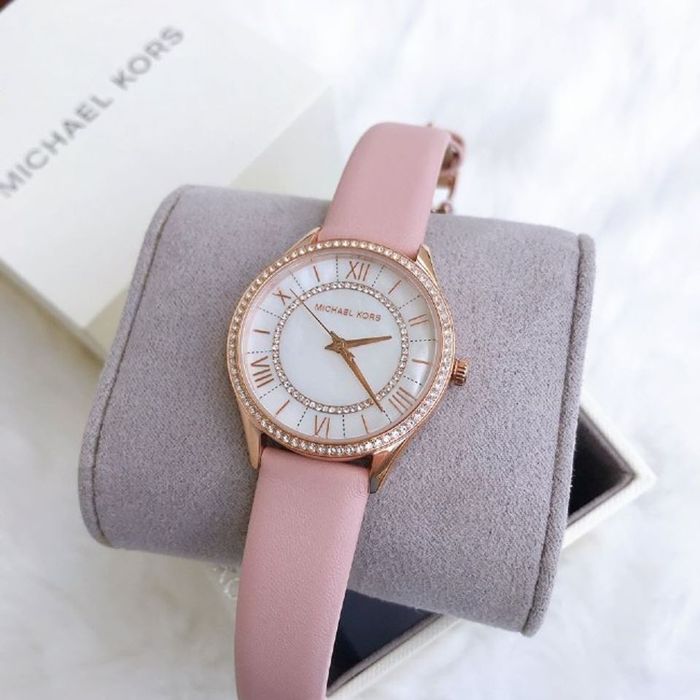 Đồng hồ khảm xà cừ của Michael Kors