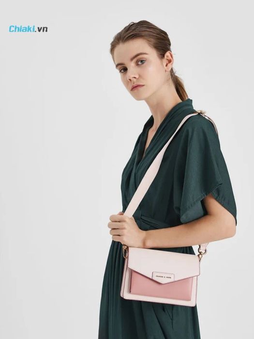 Túi đeo chéo Charles & Keith Zaina Envelope Crossbody Bag - Light Pink