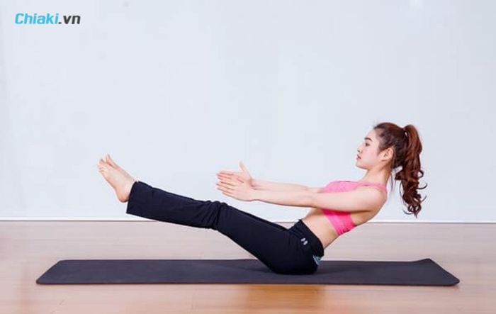 Tập Yoga Giảm Cân với Tư Thế Con Thuyền