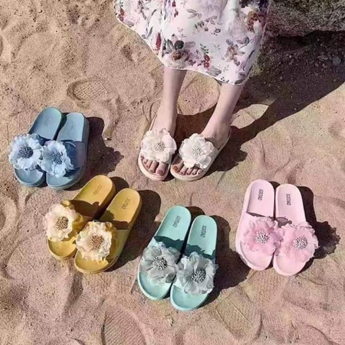 Sandal hoa đi biển cho nữ cá tính