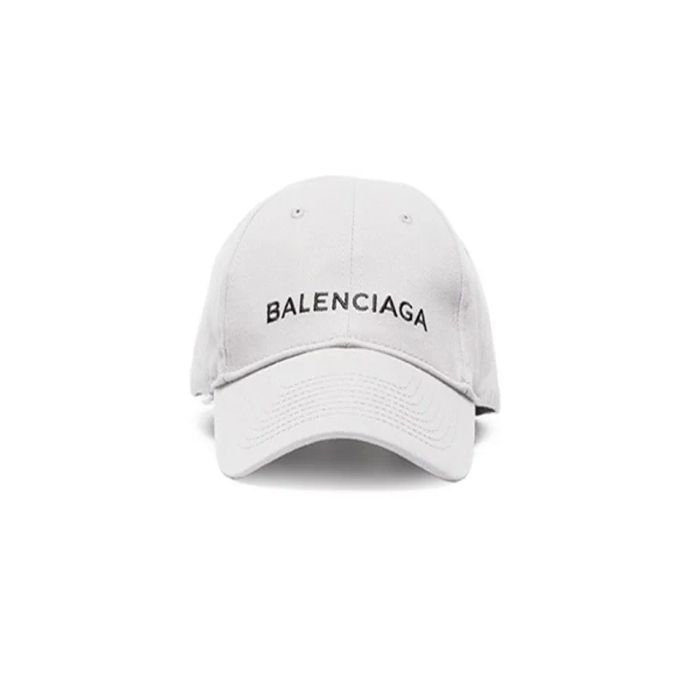 Balenciaga là một trong những thương hiệu mũ lưỡi trai nổi tiếng nhất hiện nay