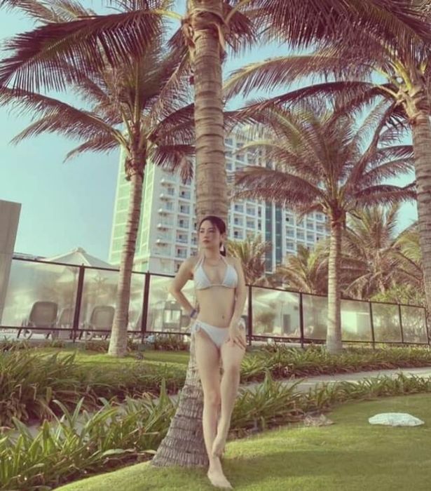 Mẫu bikini thắt dây đơn giản