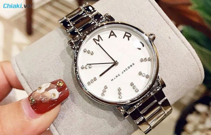 các thương hiệu đồng hồ nổi tiếng không thể không nhắc đến Marc Jacobs