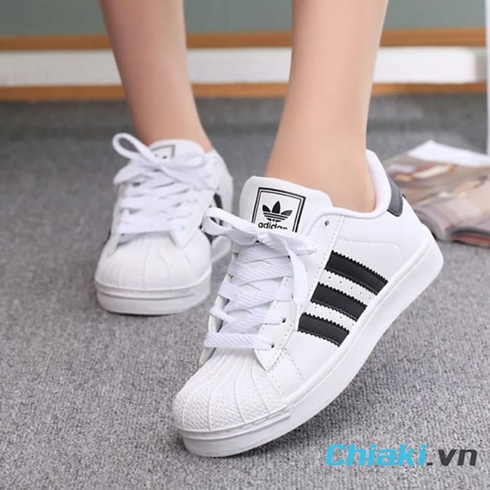 Mẫu sneaker Adidas Superstar dành cho những học sinh cá tính