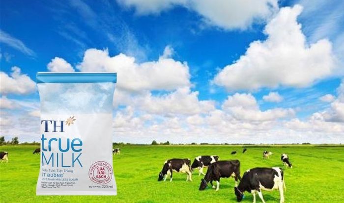 Sữa tươi TH true MILK ít đường 220 ml (từ 1 tuổi)