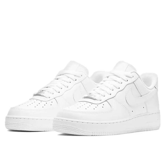 Nike Air Force 1 Low White được xem là đôi giày thể thao nữ đẹp nhất trong năm 2022