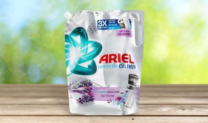 Nước giặt Ariel hương hoa oải hương túi 3.1 lít với hương thơm dịu nhẹ