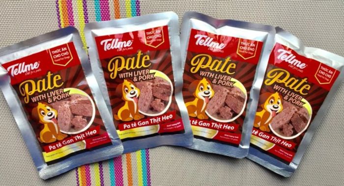 Pate Tellme cho chó Poodle được làm từ nguyên liệu gan bò, thịt heo và cà rốt.