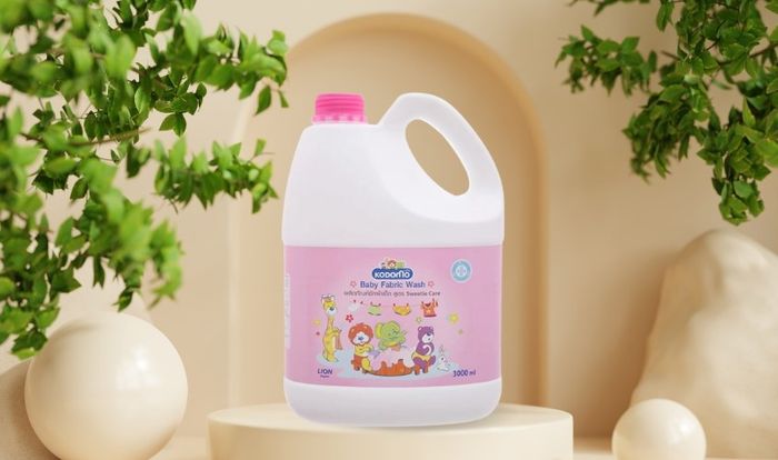 Nước giặt xả quần áo cho bé Kodomo Sweetie Care can 3 lít