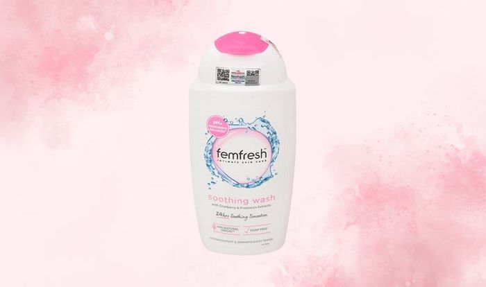 Dung dịch vệ sinh phụ nữ Femfresh Ultimate Care Soothing Wash hương hoa cúc dung tích 250 ml