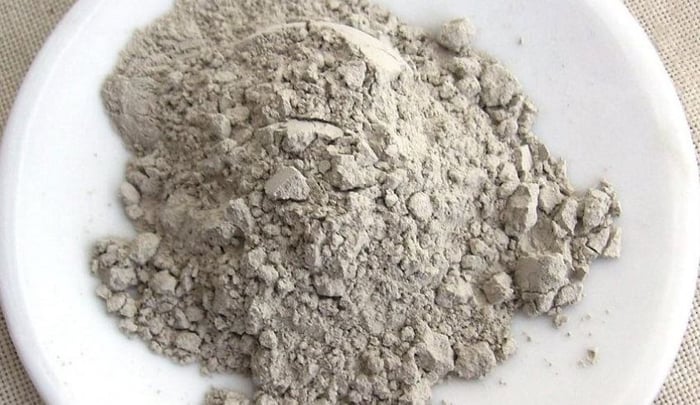 Đất sét bentonite có màu xám hoặc kem