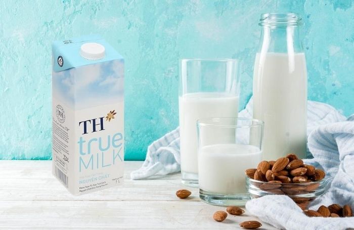 Chai sữa tươi TH True Milk không đường dung tích 1 lít