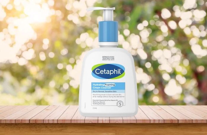 Sữa rửa mặt tạo bọt mịn dịu lành cho da nhạy cảm Cetaphil Hydrating Foaming Cream Cleanser