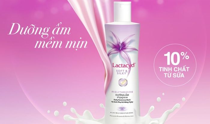 Dung dịch vệ sinh phụ nữ Lactacyd Soft & Silky hương dịu nhẹ 250 ml