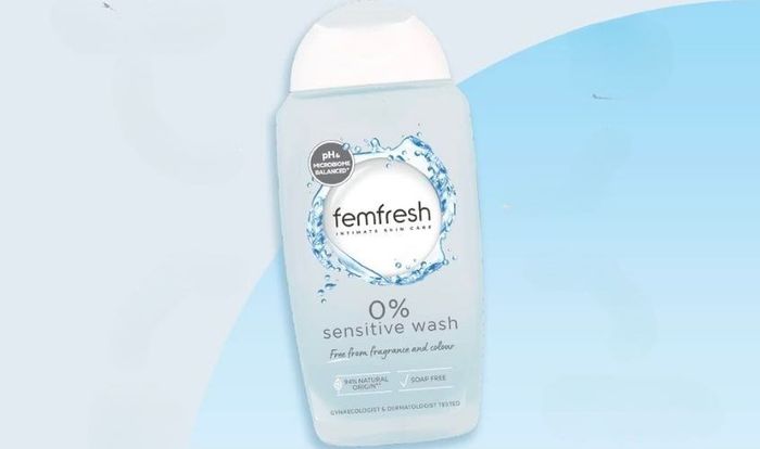 Dung dịch vệ sinh phụ nữ Femfresh 0% Sensitive Intimate Wash không mùi 250 ml