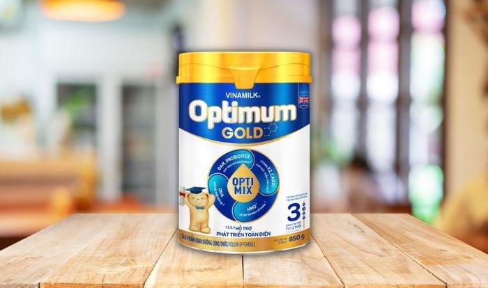 Sữa bột Vinamilk Optimum Gold số 3 dành cho trẻ từ 1 - 2 tuổi, dung tích 850g