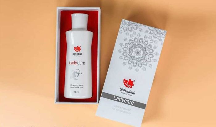 Dung dịch vệ sinh phụ nữ Lady Care Linh Hương