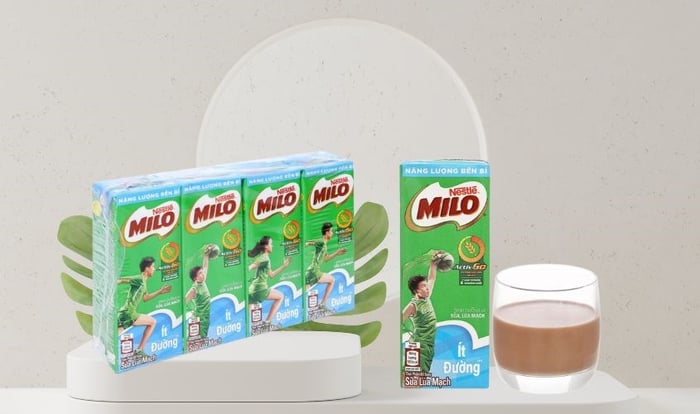 Lốc 4 hộp thức uống lúa mạch Nestlé Milo ít đường 180 ml (phù hợp từ 2 tuổi)