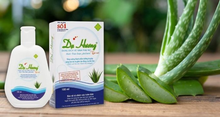 Sử dụng dung dịch vệ sinh phụ nữ Dạ Hương hương dịu nhẹ dung tích 100 ml mỗi ngày để da trở nên mịn màng hơn