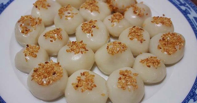 Phân tích ý nghĩa nhân đạo trong bài thơ Bánh trôi nước